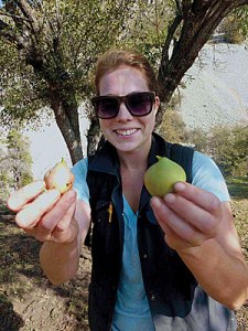 34-Eliza-Greenman-with-pears