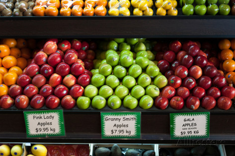 green-light-collection-apples-for-sale-at-grocery-store-on-oxford-street-paddington-sydney-new-south-wales-australia